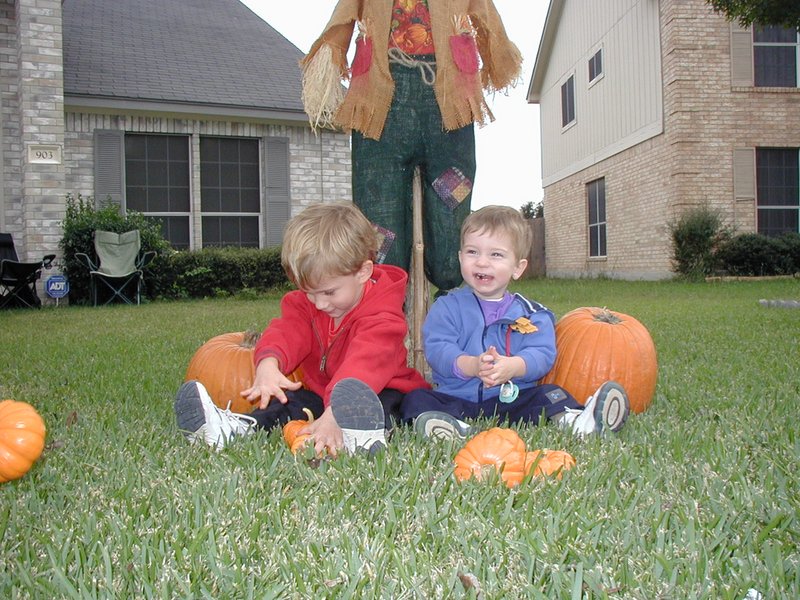 2002-10-31-Halloween-28-Chance-Dax-scarecrow.JPG