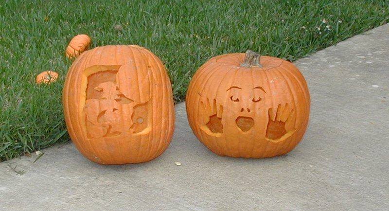 2002/10(October)/Halloween/800x600_2002-10-31-Halloween-31-pumpkins.JPG