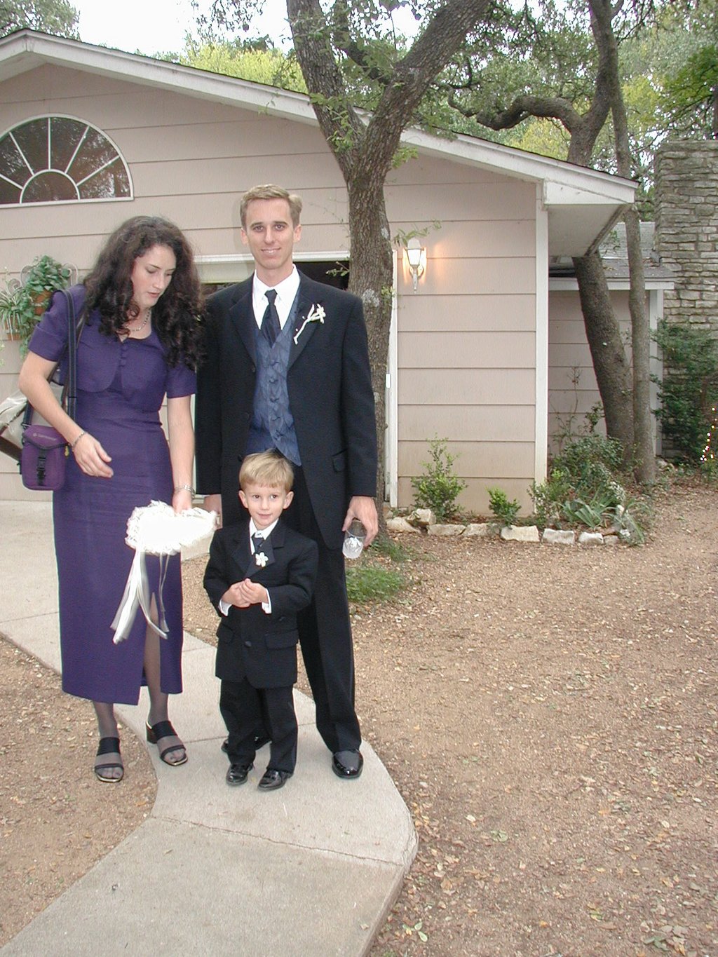 2002/10(October)/Josh-Heather-Wedding/1024x768_2002-10-13-022-Josh-Heather-Wedding-Suzi-Josh-Chance-tux.JPG