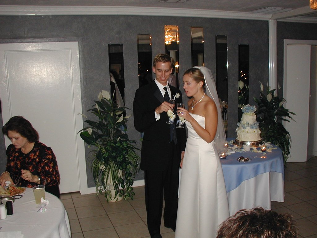 2002/10(October)/Josh-Heather-Wedding/1024x768_2002-10-13-103-Josh-Heather-Wedding-toast.JPG