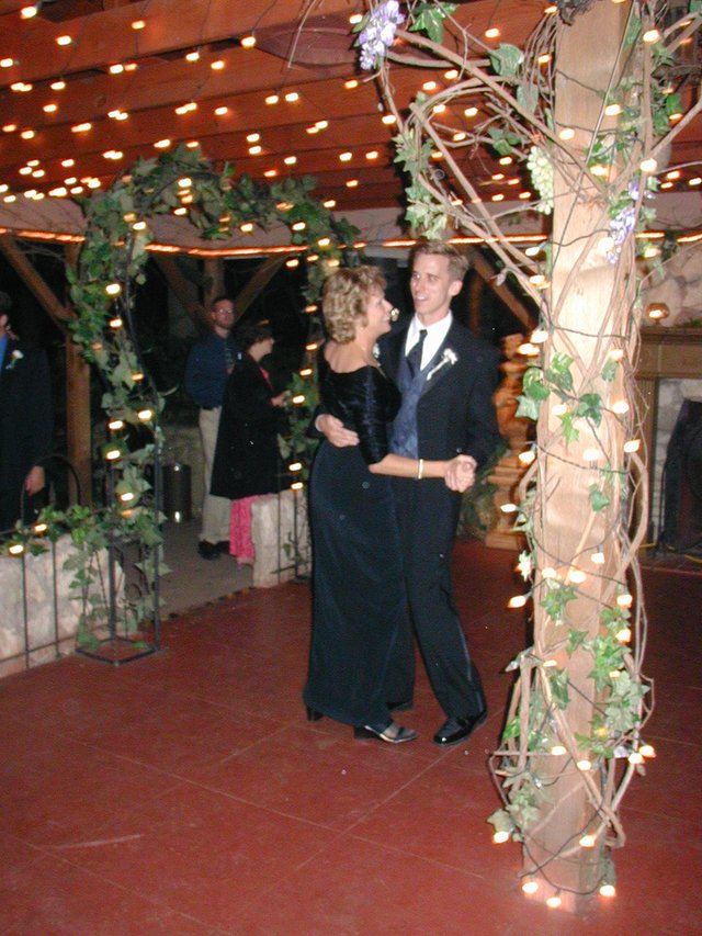2002/10(October)/Josh-Heather-Wedding/640x480_2002-10-13-112-Josh-Heather-Wedding-Janeen.JPG