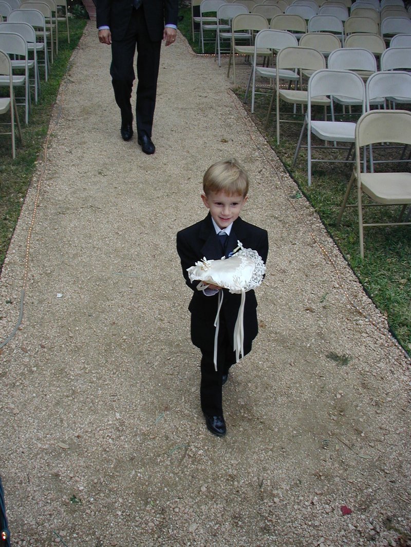 2002/10(October)/Josh-Heather-Wedding/800x600_2002-10-13-009-Josh-Heather-Wedding-Chance-tux.JPG