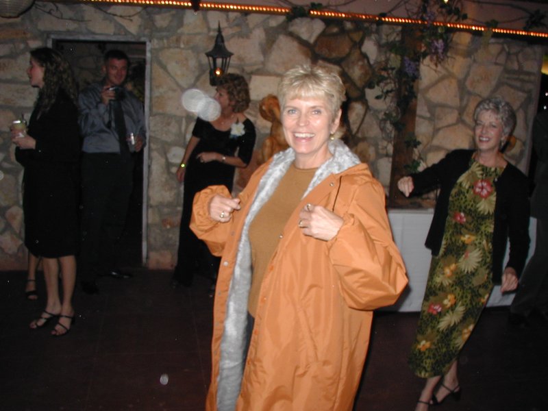 2002/10(October)/Josh-Heather-Wedding/800x600_2002-10-13-147-Josh-Heather-Wedding-Marci-burnt-orange-coat.JPG