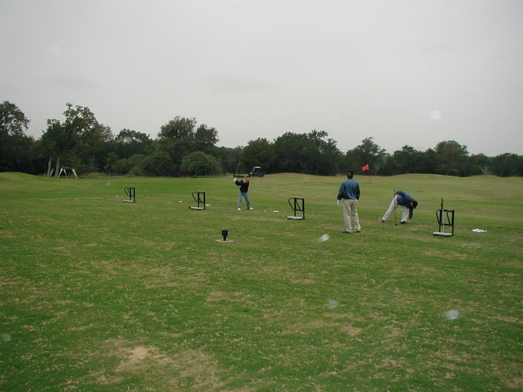 2002/10(October)/Misc/1024x768_2002-10-14-AAC-Golf-tournament-CircleC-3.JPG