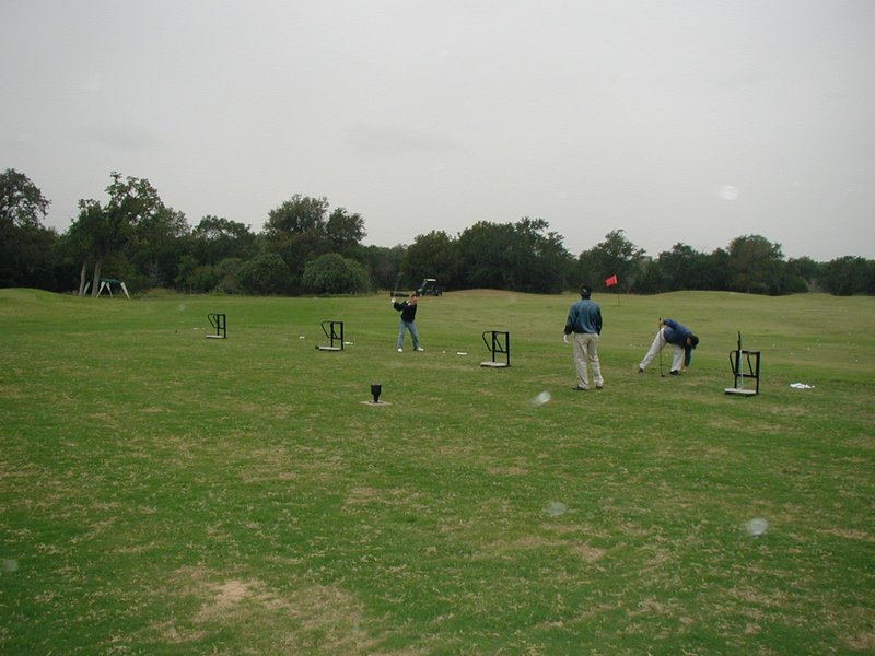 2002/10(October)/Misc/800x600_2002-10-14-AAC-Golf-tournament-CircleC-3.JPG