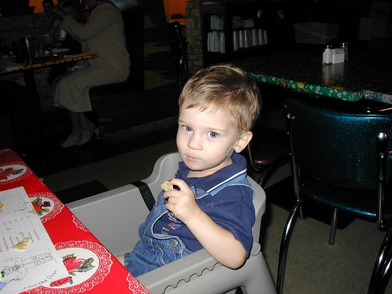 2002/10(October)/Misc/800x600_2002-10-20-Mark-bday-2.JPG