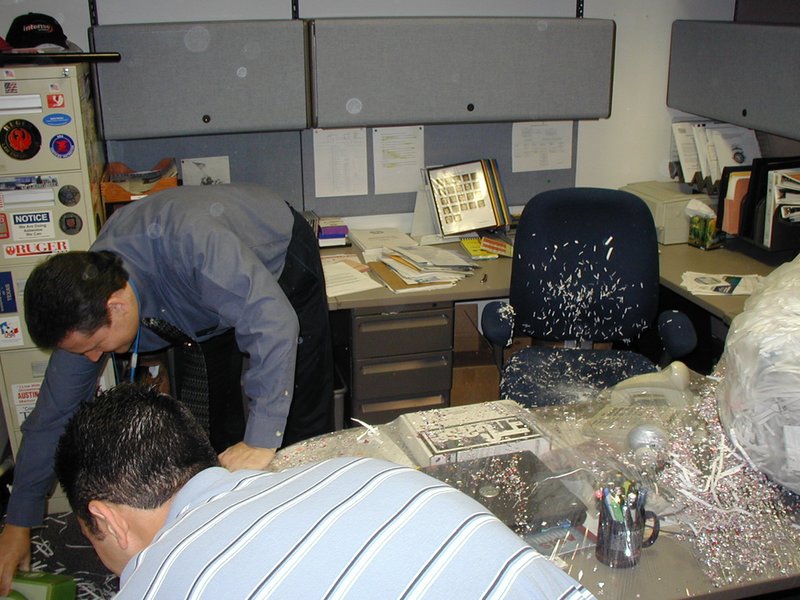 2002/10(October)/Misc/800x600_2002-10-21-AAC-Steve-turns-40-09.JPG