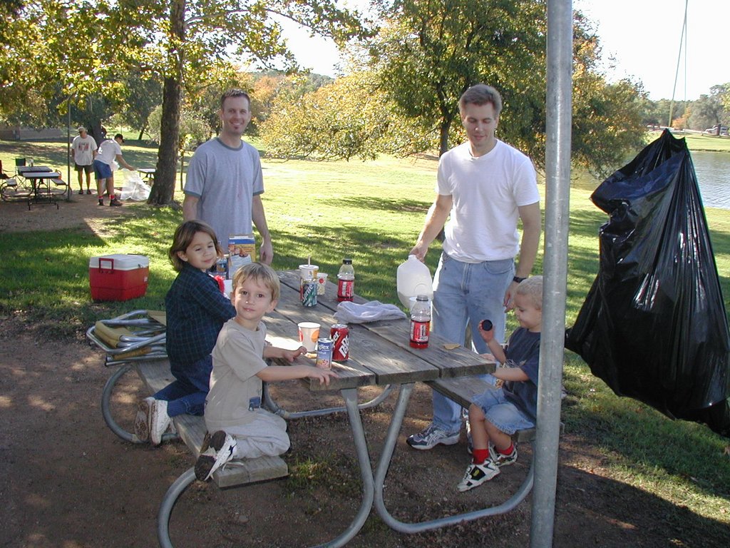 2002/11(November)/Camping/1024x768_2002-11-10-Ink-Lake-Camping-23-breakfast-Kevin-Kalyani-Ben-Zen-Chance.JPG