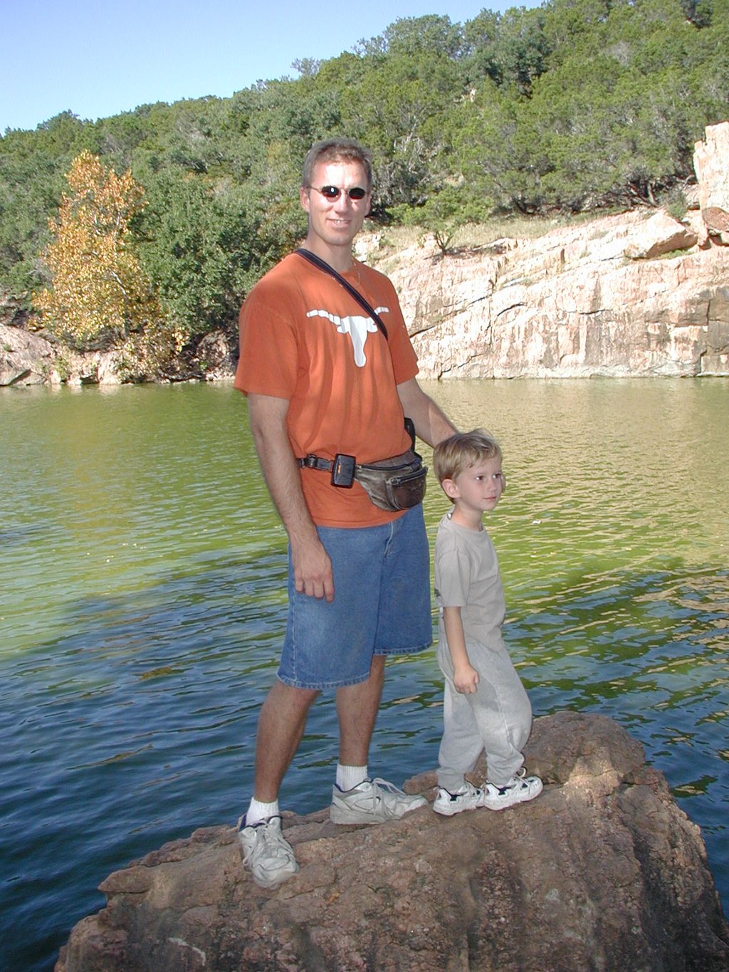 2002/11(November)/Camping/1024x768_2002-11-10-Ink-Lake-Camping-27-Travis-Chance.JPG