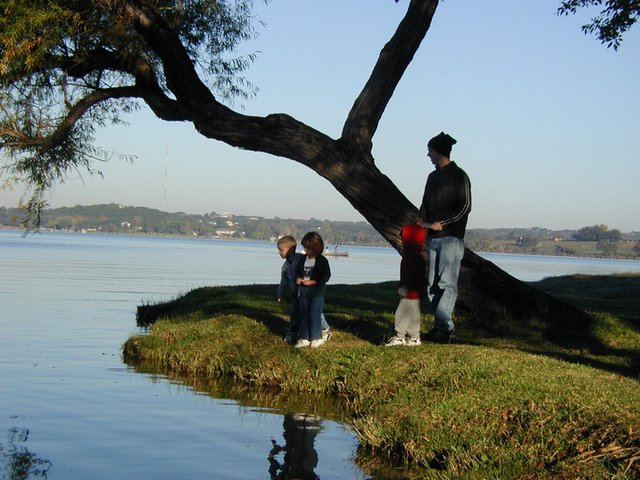 2002/11(November)/Camping/640x480_2002-11-10-Ink-Lake-Camping-14-ducks-Zen-Kalyani-Chance-Kevin.JPG