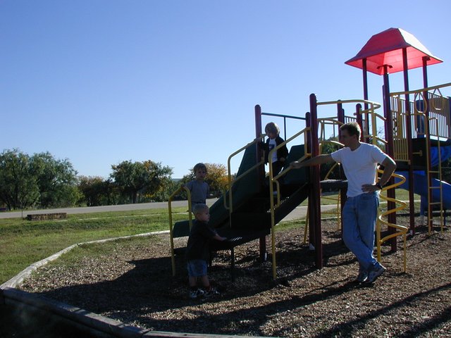 2002/11(November)/Camping/640x480_2002-11-10-Ink-Lake-Camping-17-Park-Chance-Ben-Kalyani-Zen.JPG