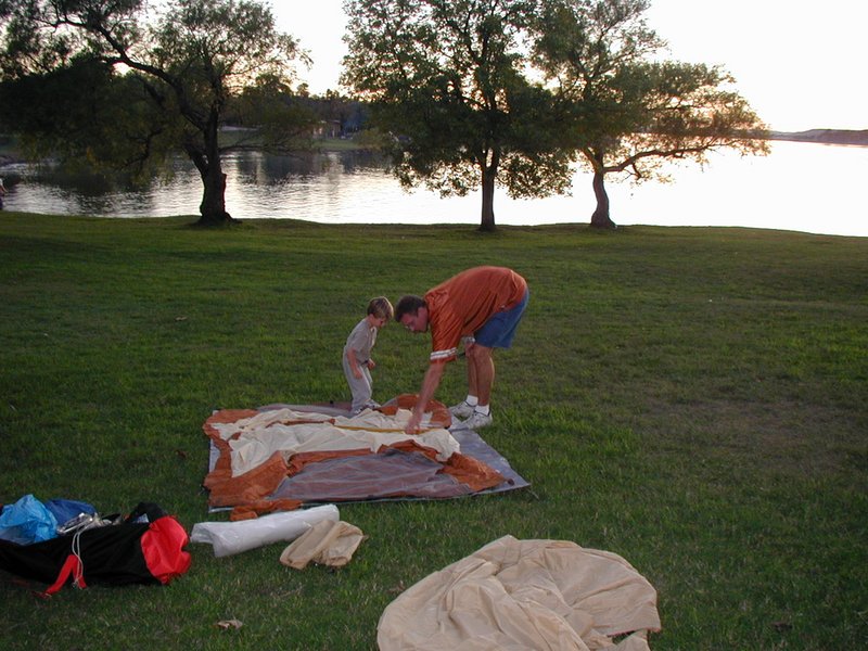 2002/11(November)/Camping/800x600_2002-11-09-Inks-Lake-Camping-09-Chance-Travis-tent.JPG