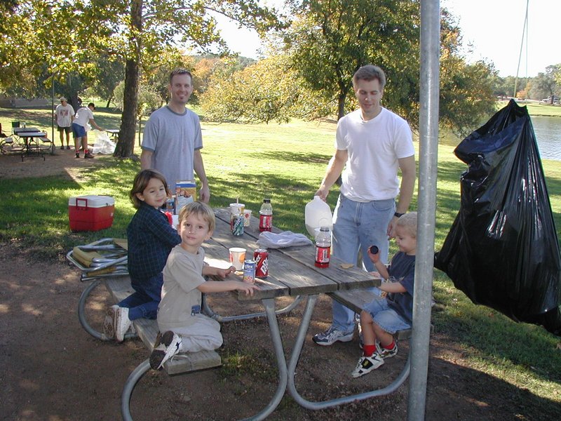 2002/11(November)/Camping/800x600_2002-11-10-Ink-Lake-Camping-23-breakfast-Kevin-Kalyani-Ben-Zen-Chance.JPG