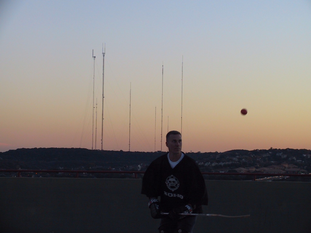 2002-11-19-Hockey-07-travis-bouncing-ball.JPG