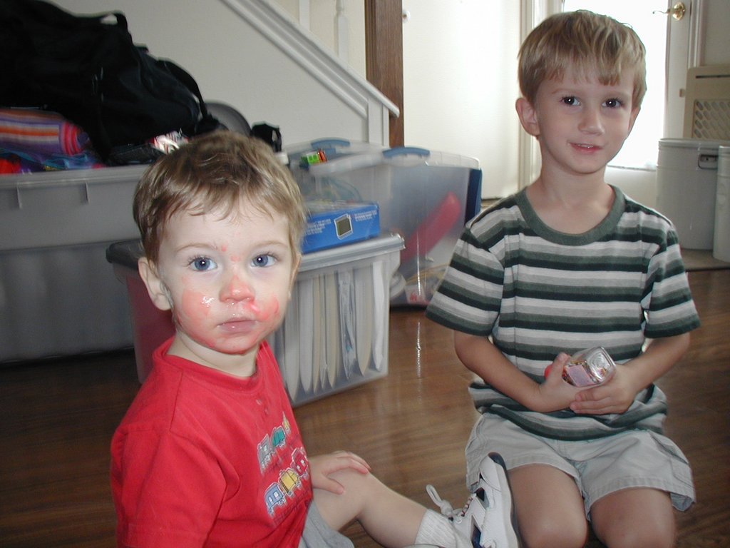 2002/11(November)/Misc/1024x768_2002-11-11-Chance-Dax-jello-face-1.JPG