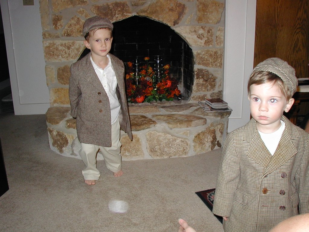 2002/11(November)/Thanksgiving/1024x768_2002-11-17-Chance-Dax-6-old-coat.JPG