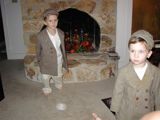 2002/11(November)/Thanksgiving/640x480_2002-11-17-Chance-Dax-6-old-coat.JPG