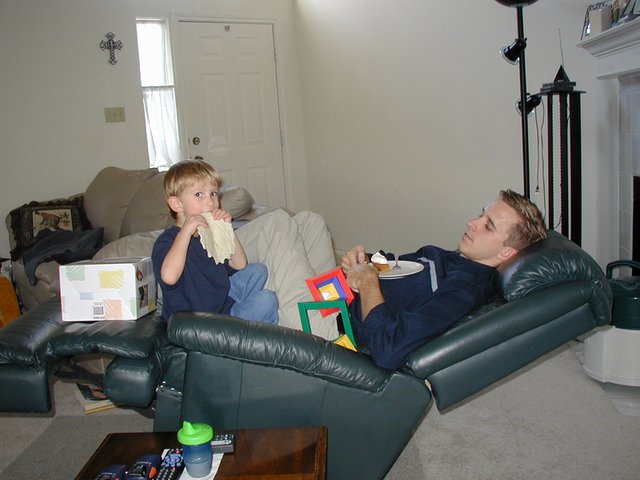 2002/11(November)/Thanksgiving/640x480_2002-11-28-Thanksgiving-04-Chance-Josh.JPG