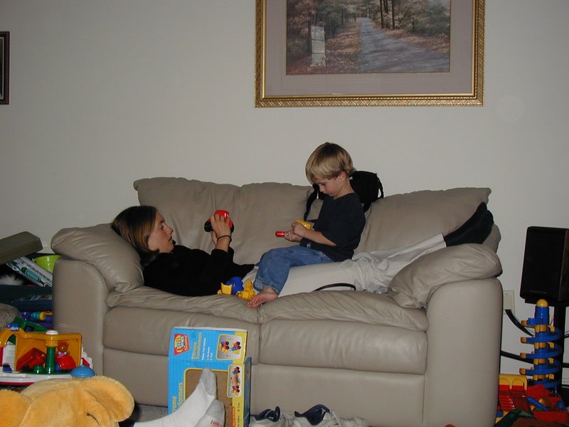 2002/11(November)/Thanksgiving/800x600_2002-11-28-Thanksgiving-07-Chance-Heather.JPG