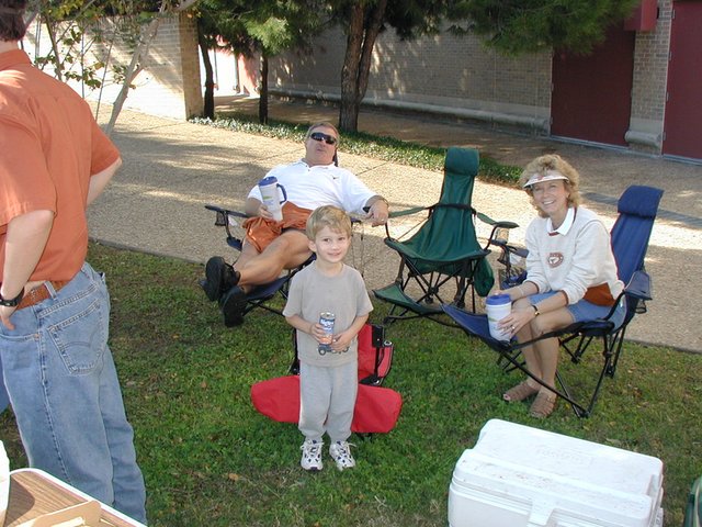 2002-11-09-UT-Baylor-football-02-Chance-Jim-Janeen.JPG