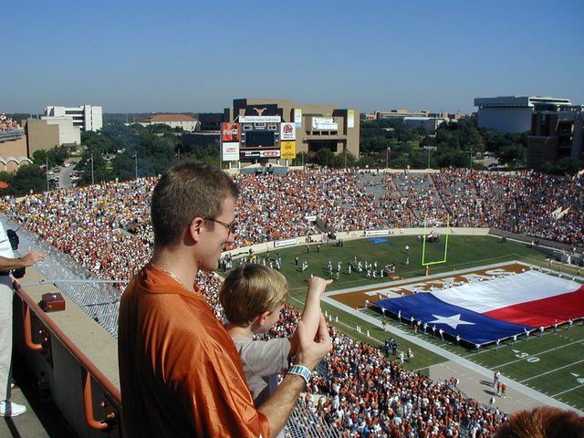 2002-11-09-UT-Baylor-football-11-Chance-Travis-flag.JPG
