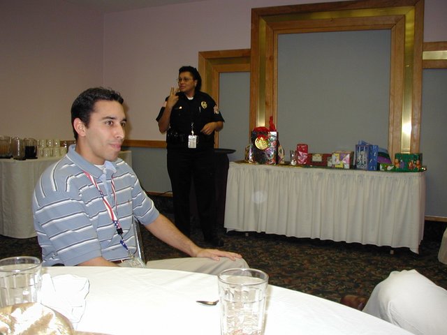 2002/12(December)/AAC-party/2002-12-18-AAC-Xmas-gifts-01-Mark-Fanny.JPG