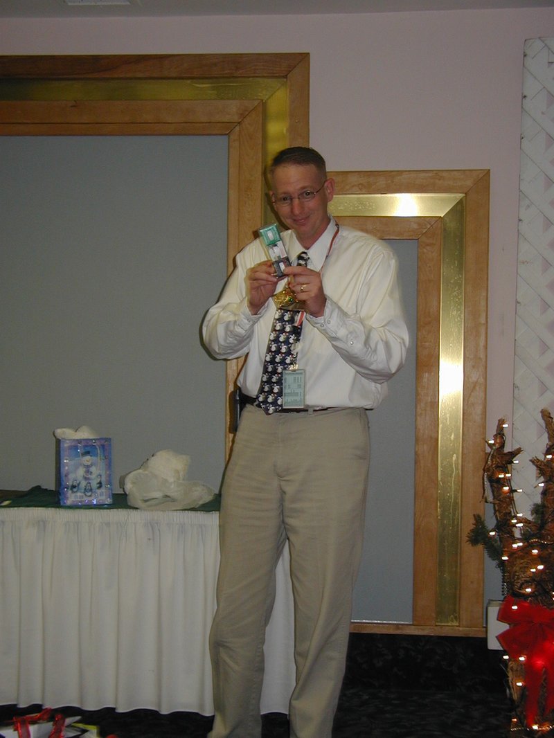 2002-12-18-AAC-Xmas-gifts-20-Ray-goofy-golfballs.JPG