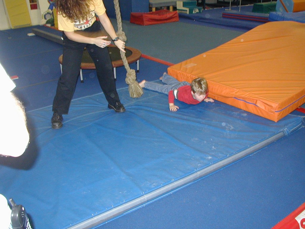 2002/12(December)/Aaron-Bday/1024x768_2002-12-07-Aaron-bday-05-faceplant.JPG