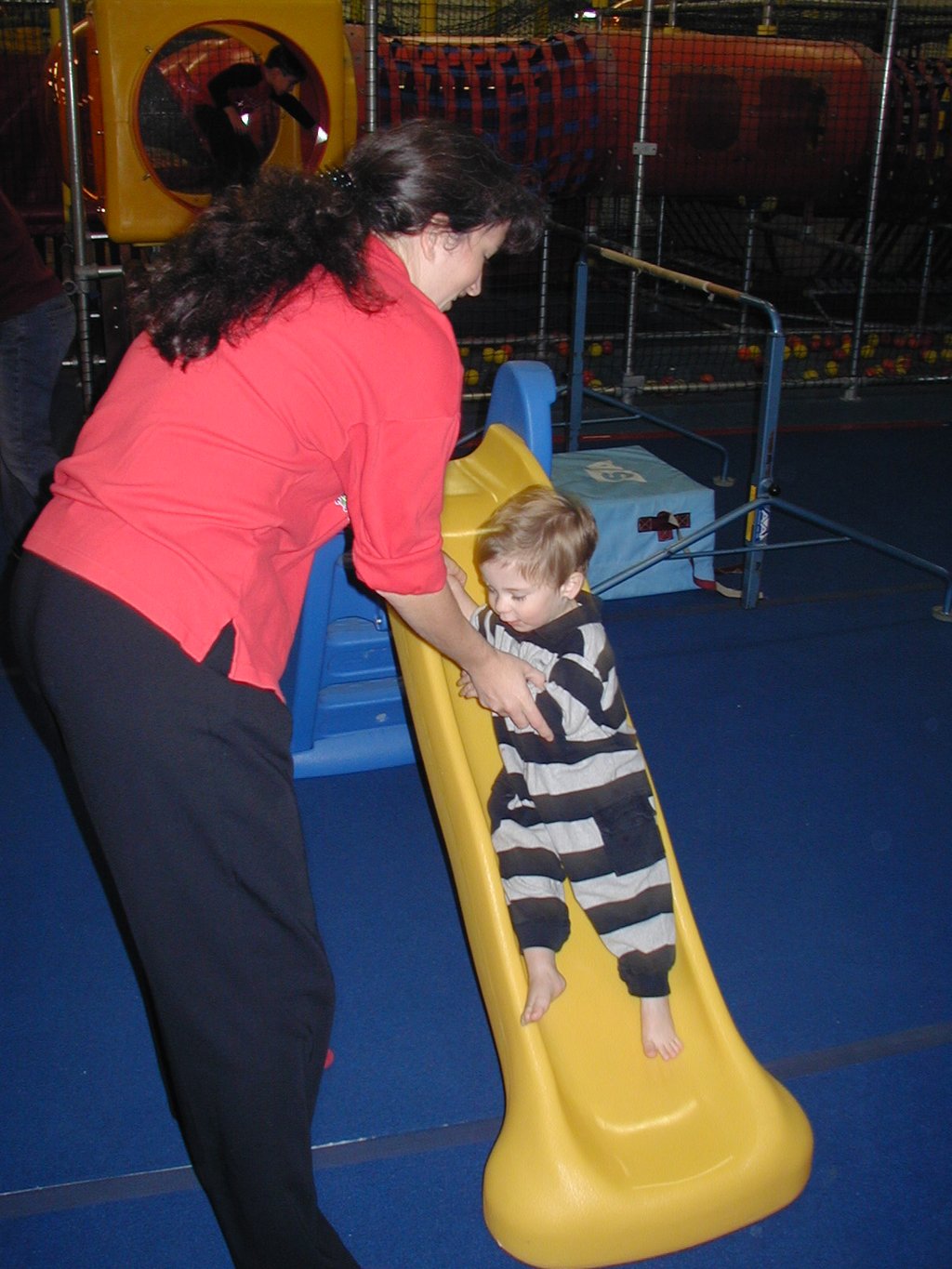 2002/12(December)/Aaron-Bday/1024x768_2002-12-07-Aaron-bday-13-Dax-Suzi.JPG