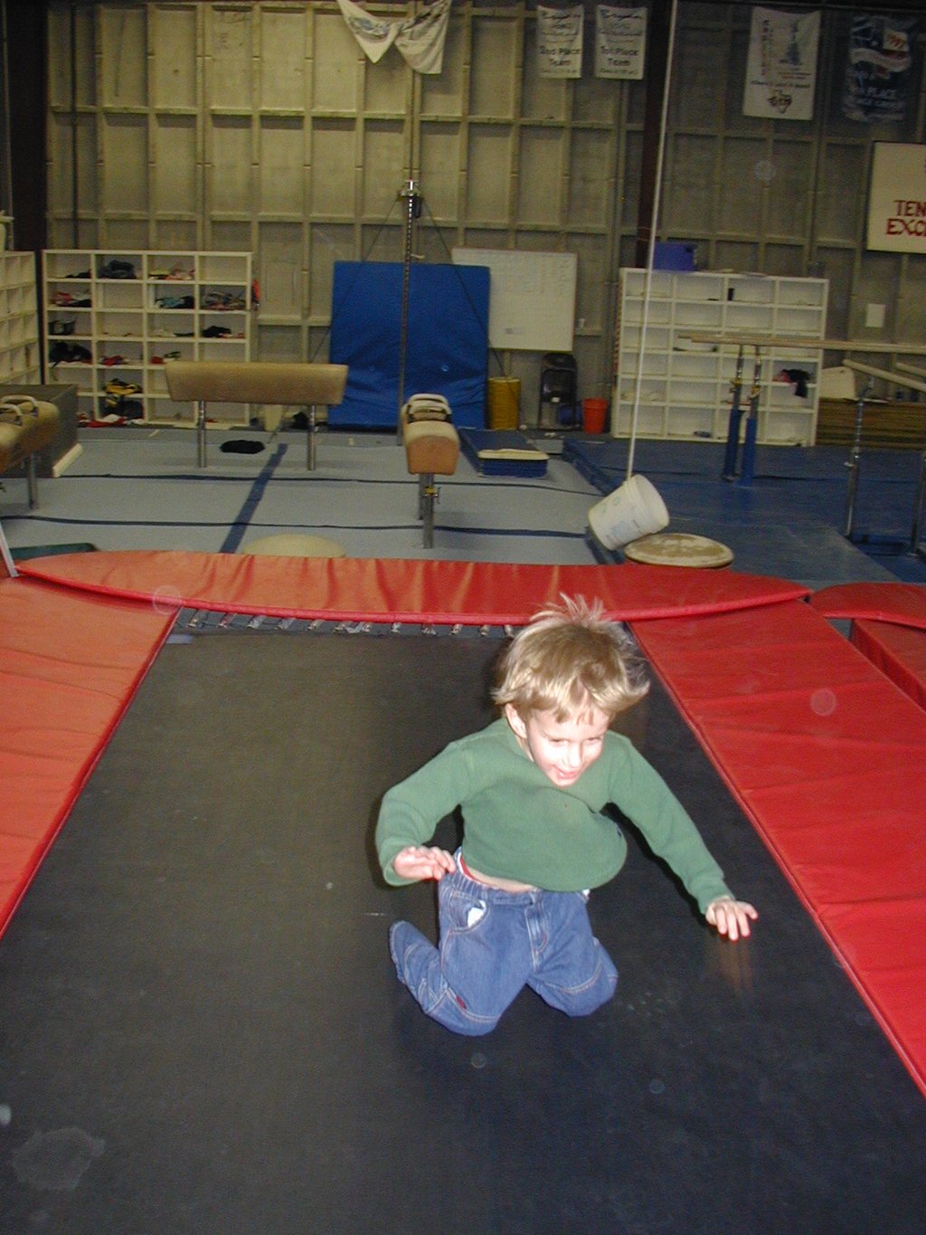 2002/12(December)/Aaron-Bday/1024x768_2002-12-07-Aaron-bday-32-Chance.JPG