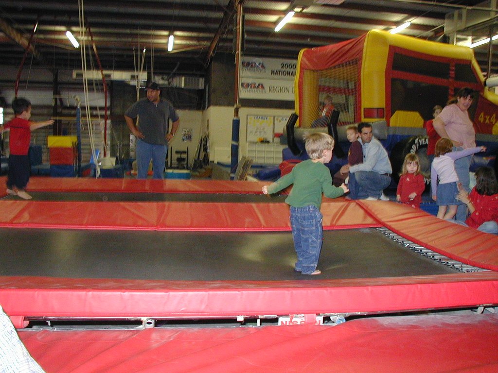 2002/12(December)/Aaron-Bday/1024x768_2002-12-07-Aaron-bday-36-Chance.JPG
