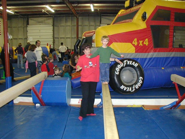 2002-12-07-Aaron-bday-38-Chance-balance-beam-Suzi.JPG