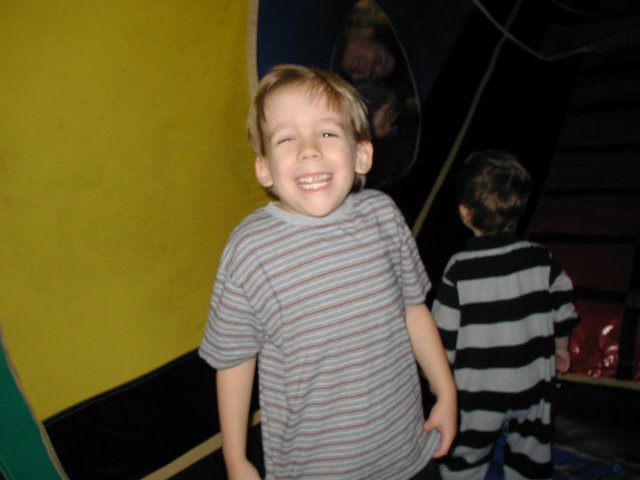2002/12(December)/Aaron-Bday/640x480_2002-12-07-Aaron-bday-41-Jack-Dax.JPG