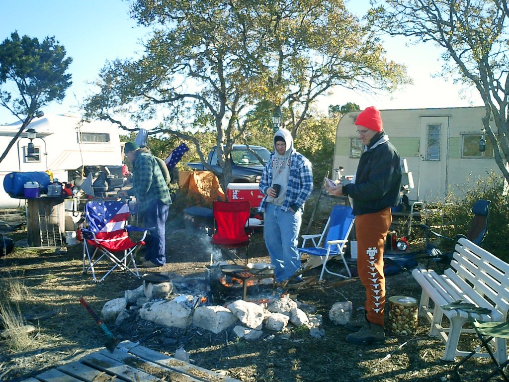 2002/12(December)/Hunting-Camping/1024x768_2002-12-12-Texas-Hunting-09-Val-James-Travis.JPG