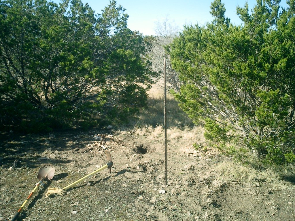 2002/12(December)/Hunting-Camping/1024x768_2002-12-12-Texas-Hunting-12-outhouse-hole.JPG