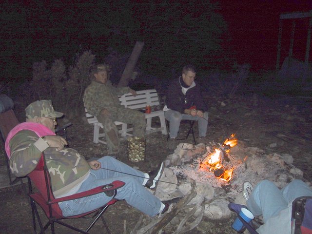 2002/12(December)/Hunting-Camping/640x480_2002-12-12-Texas-Hunting-06-Val-LeeGarcia-Travis.jpg