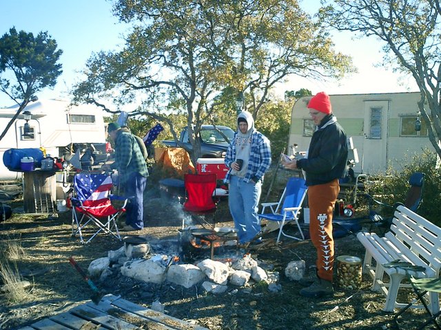 2002/12(December)/Hunting-Camping/640x480_2002-12-12-Texas-Hunting-09-Val-James-Travis.JPG