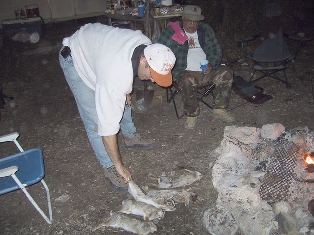 2002/12(December)/Hunting-Camping/640x480_2002-12-12-Texas-Hunting-21-Travis-Val-rabbits.jpg