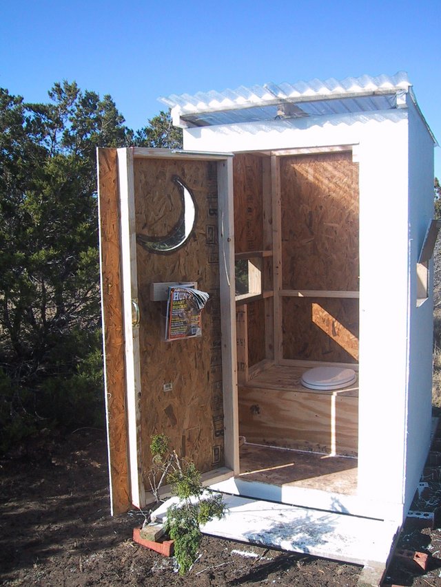 2002-12-12-Texas-Hunting-30-outhouse.jpg