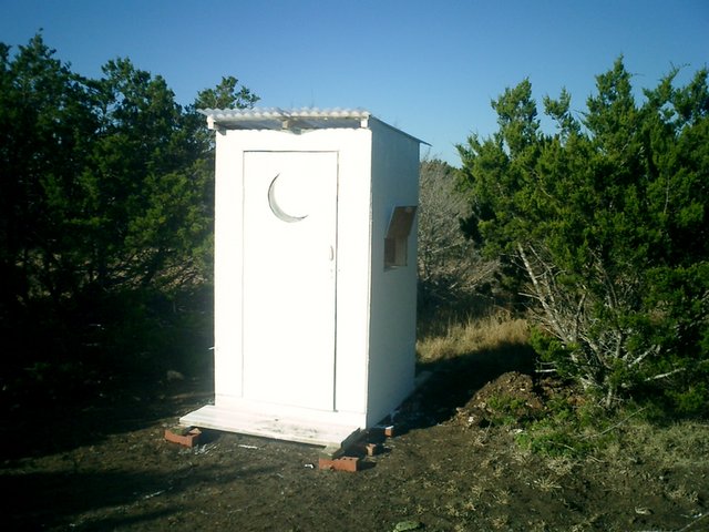 2002/12(December)/Hunting-Camping/640x480_2002-12-12-Texas-Hunting-32-outhouse.JPG
