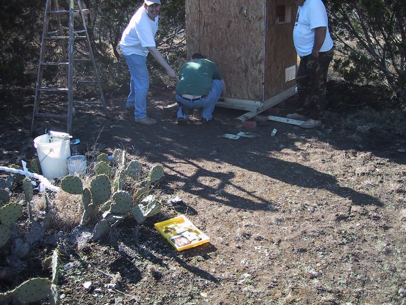 2002-12-12-Texas-Hunting-18-Val-Steve-James-butcrack-outhouse.jpg