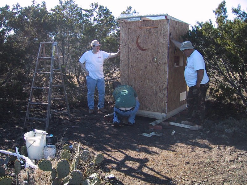 2002-12-12-Texas-Hunting-19-Val-Steve-James-butcrack-outhouse.jpg