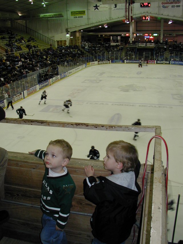 2002/12(December)/IceBats/640x480_2002-12-27-IceBats-6-Chance-Vale.JPG