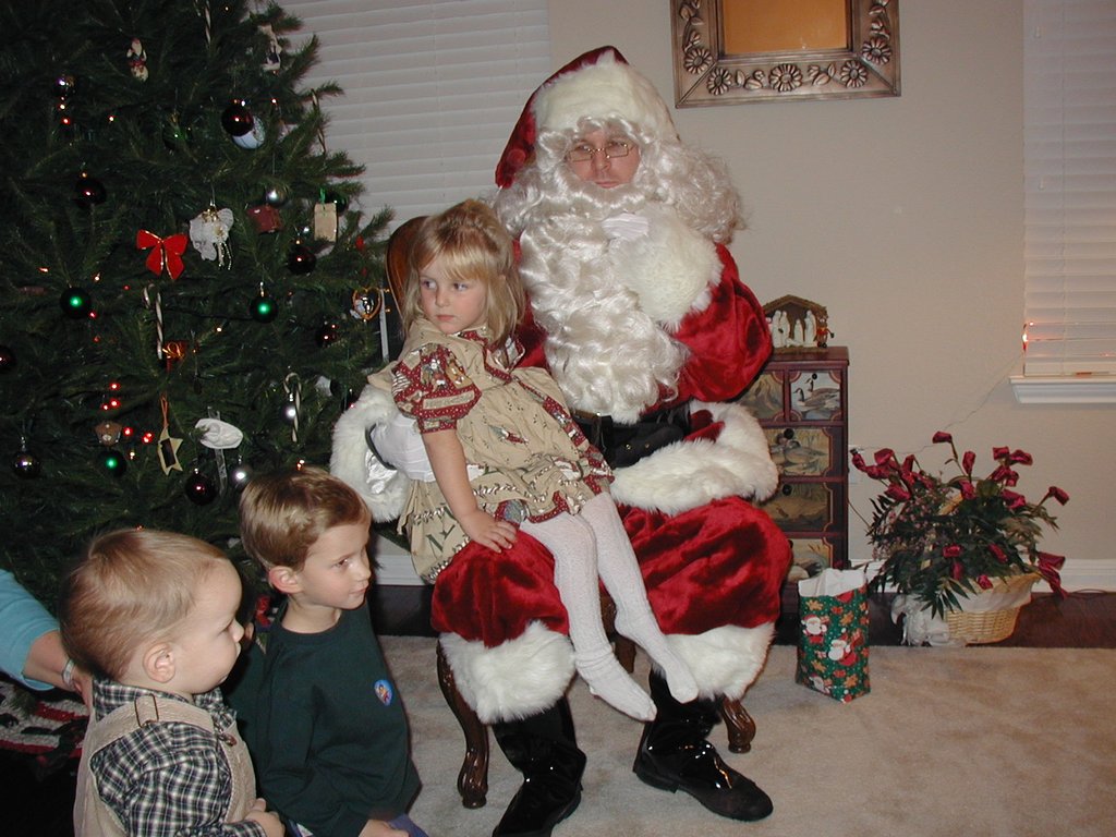 2002/12(December)/Maddox-Xmas-Party/1024x768_2002-12-08-Maddox-Party-08-Santa-Case-Chance-McKenzie.JPG