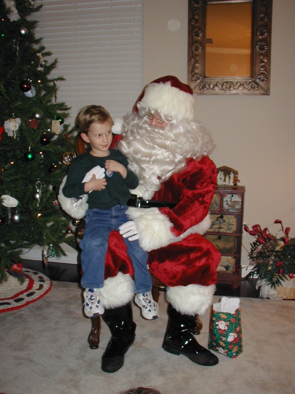 2002/12(December)/Maddox-Xmas-Party/1024x768_2002-12-08-Maddox-Party-12-Santa-Chance.JPG