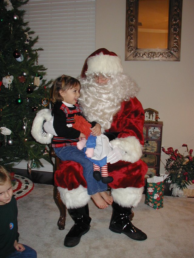 2002-12-08-Maddox-Party-11-Santa-Kalyani.JPG