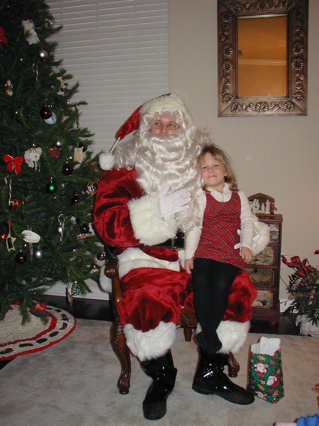 2002-12-08-Maddox-Party-14-Santa-Brittney.JPG