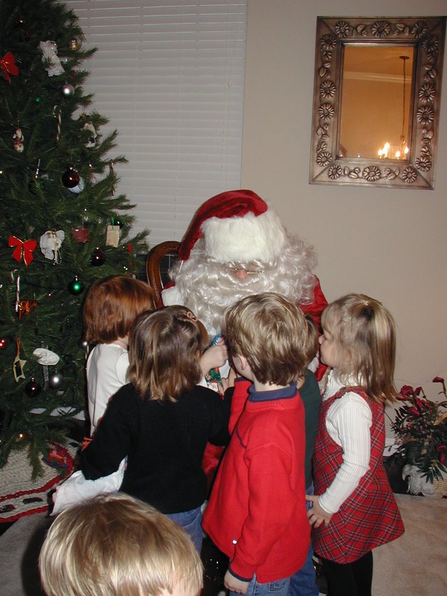 2002/12(December)/Maddox-Xmas-Party/640x480_2002-12-08-Maddox-Party-18-Santa.JPG