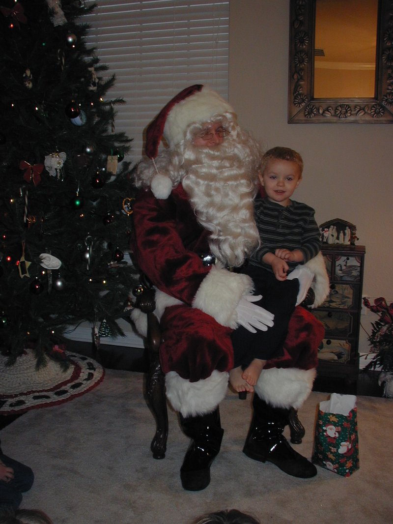2002/12(December)/Maddox-Xmas-Party/800x600_2002-12-08-Maddox-Party-13-Santa-Zen.JPG
