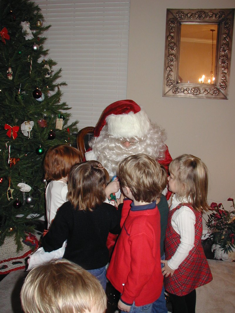 2002/12(December)/Maddox-Xmas-Party/800x600_2002-12-08-Maddox-Party-18-Santa.JPG